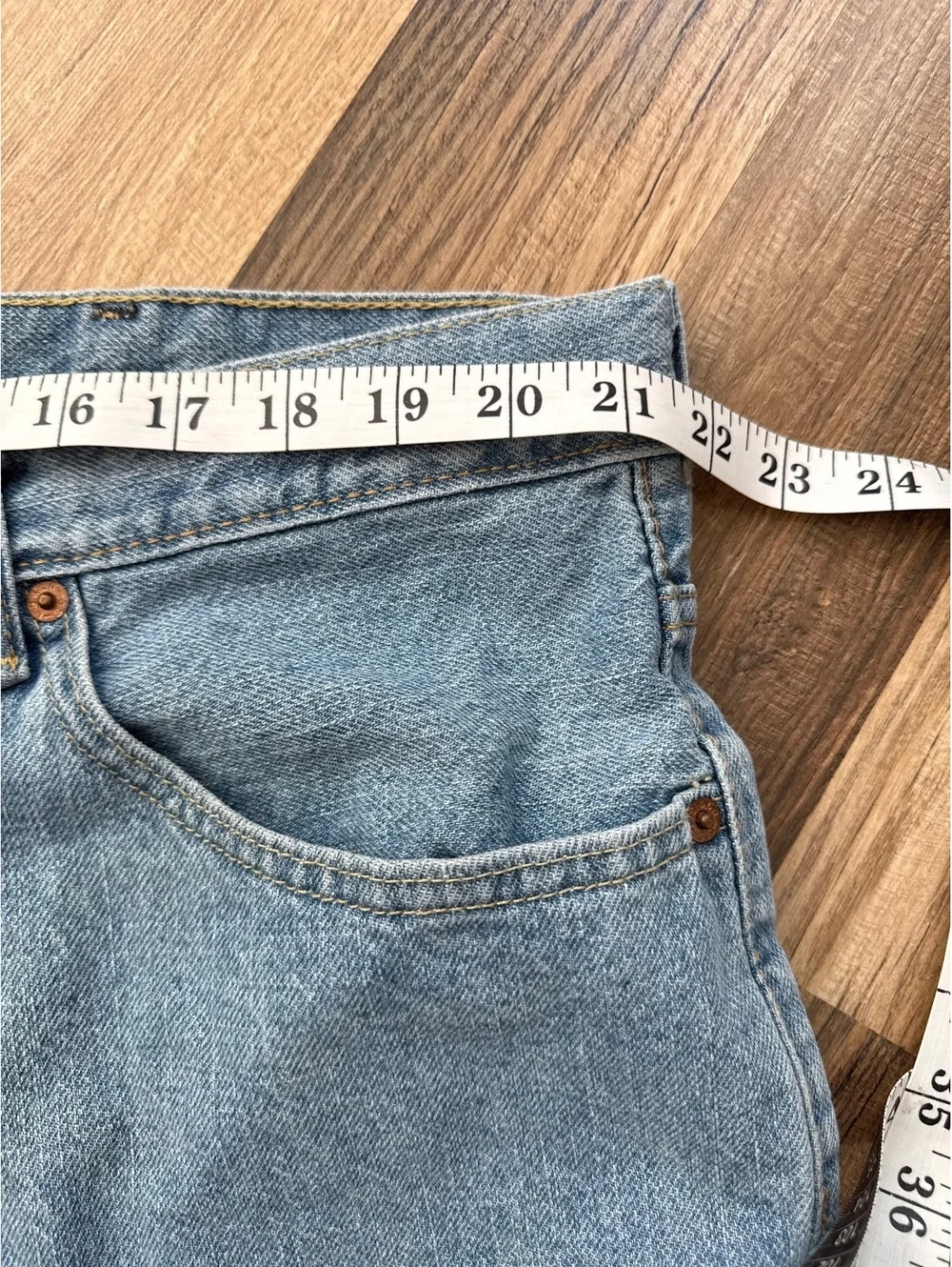 Levi's 550 Relaxed Fit Denim Shorts Men's 44 Light Wash Jean Shorts Classic